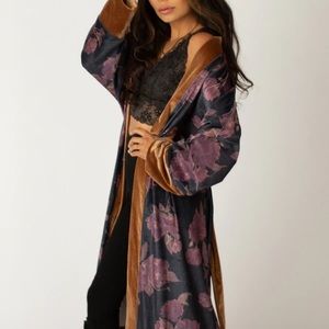 Kamilla Robe in black floral (Joyfolie)